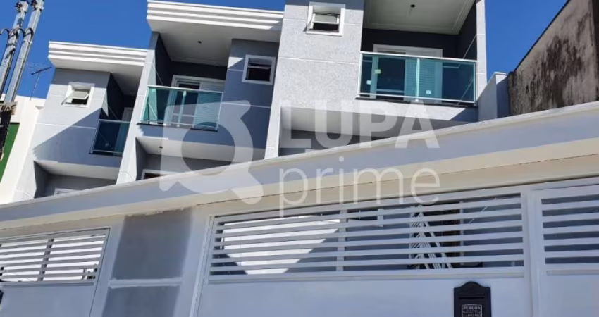 Sobrado espaçoso com 3 dormitórios (suítes) e 5 banheiros para venda na Vila Constança