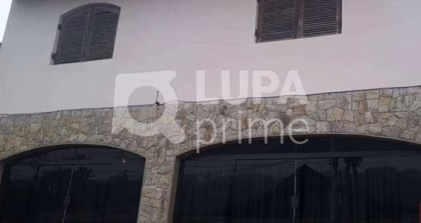 Sobrado com 6 dormitórios sendo 1 suíte á venda no Horto Florestal