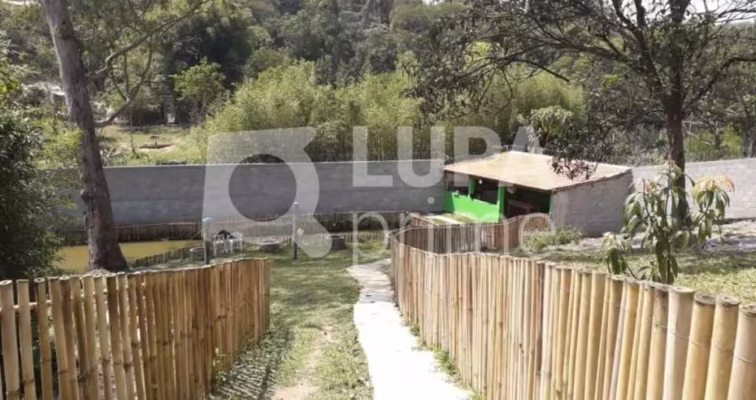 Sitio com 6 dormitórios sendo 6 suítes á venda em itaquaquecetuba.
