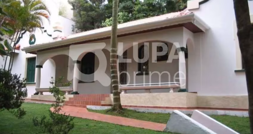 Casa térrea com 4 dormitórios sendo 1 suíte à venda no horto florestal!