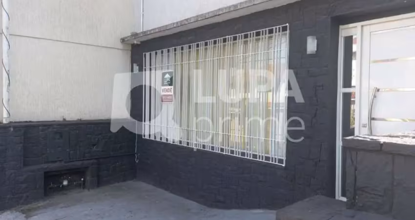 Sobrado com 3 dormitórios á venda na parada inglesa !