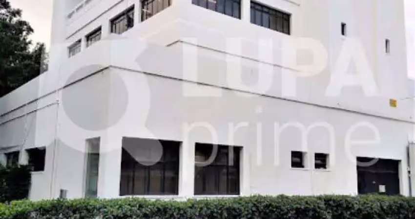 Prédio comercial com 4.816 metros para locação na barra funda