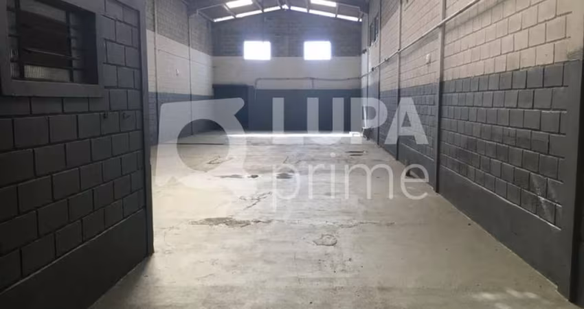 Galpão com 400 metros para locação em Mairiporã!