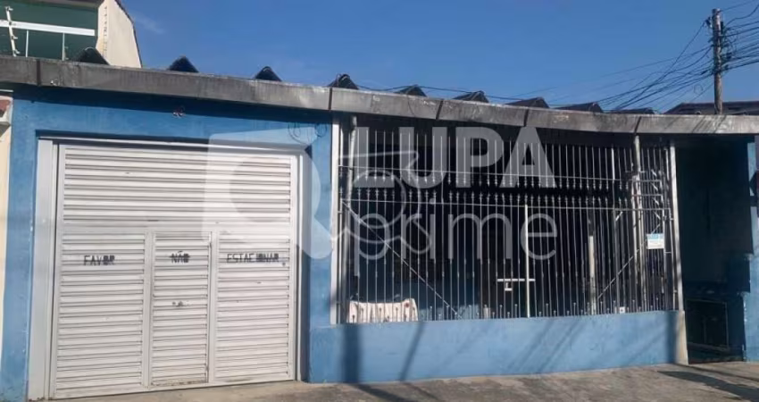 Excelente terreno, com 13 casas para renda, à venda na Vila Nivi!