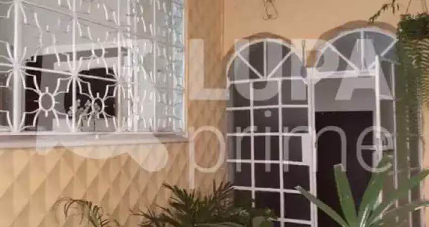 Casa térrea com 3 dormitórios de 300m² à venda, na água fria