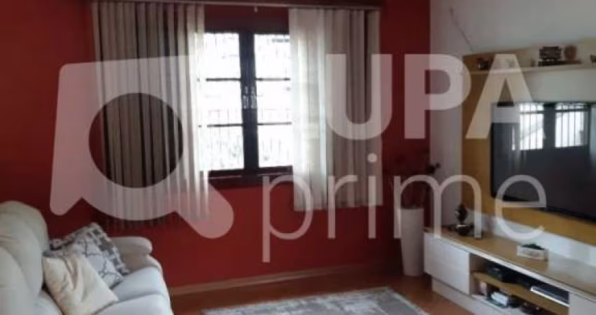 Casa Térrea com 4 dormitórios á venda na Água Fria