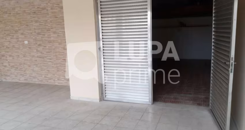 Casa térrea com 3 dormitórios sendo 1 suíte á venda na Água Fria