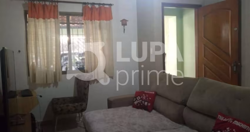 Casa Térrea com 4 quartos á venda na Vila Maria Alta, 2 vagas de garagem.