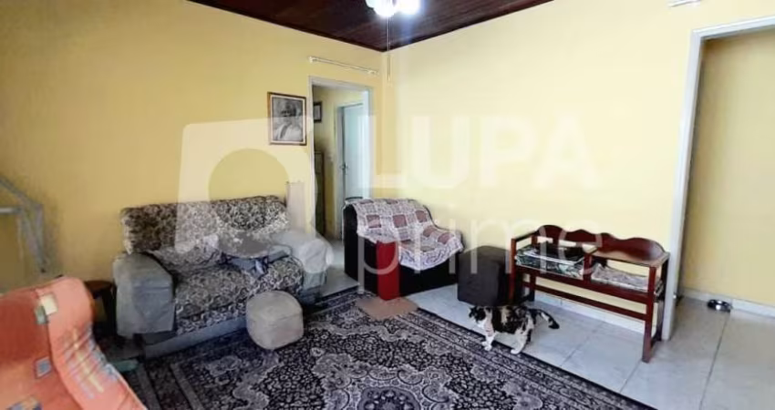 Sobrado com 3 dormitórios sendo 2 suítes à venda no Chora Menino!