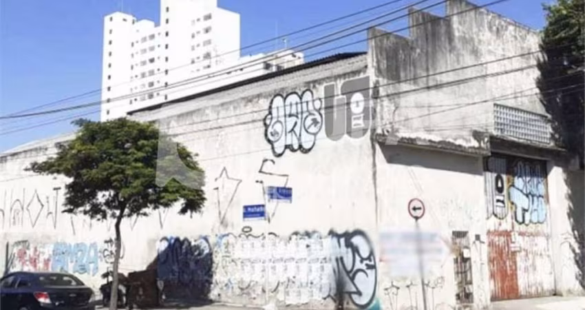 Galpão com 480 metros para locação no Brás!
