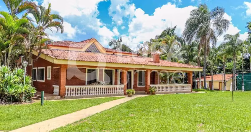 Chácara semi-mobiliado(a), 4 dormitórios ( sendo 1 suíte ) com 15.500,00 m² de área total.