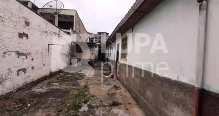 Terreno com 336 metros de área construída à venda na casa verde!