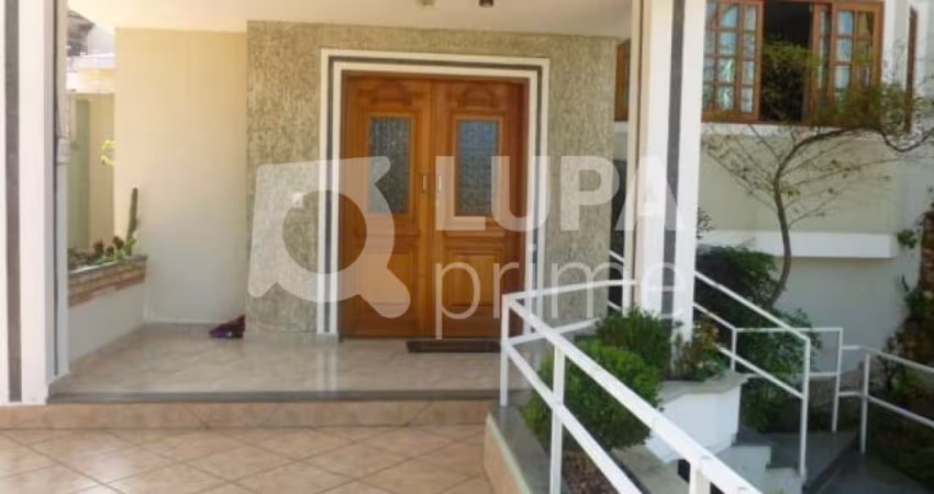 Sobrado espaçoso com 3 dormitórios e 3 banheiros para venda no Jardim Virginia Bianca