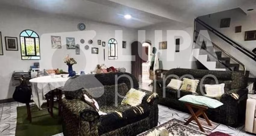 CASA COM 3 QUARTOS E 3 VAGAS DE GARAGEM À VENDA NO JARDIM TREMEMBÉ