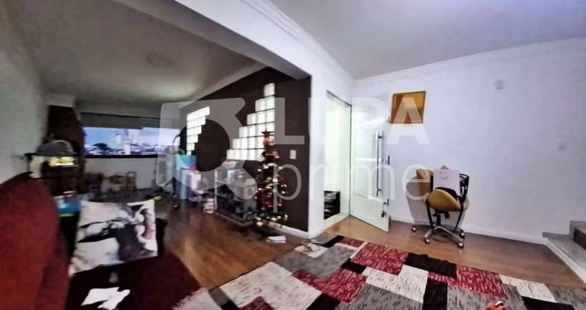 CASA COM 2 QUARTOS E 2 VAGAS DE GARAGEM À VENDA NA PARADA INGLESA