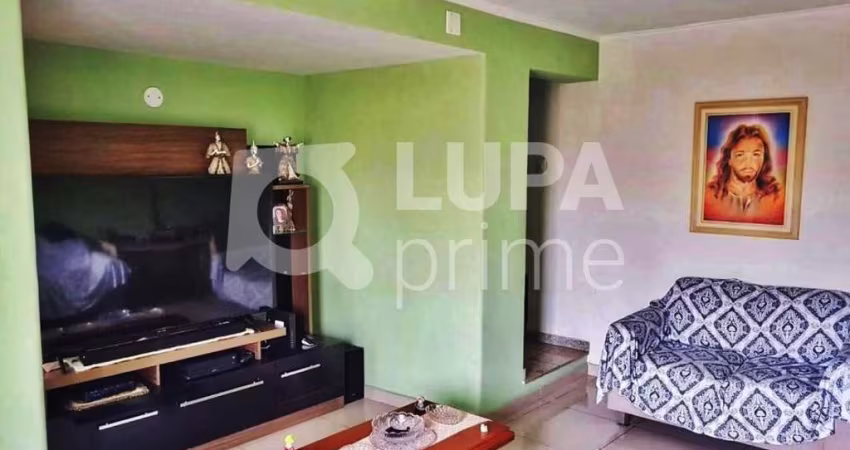 CASA COM 3 QUARTOS E 1 VAGA DE GARAGEM À VENDA NA VILA ISOLINA MAZZEI