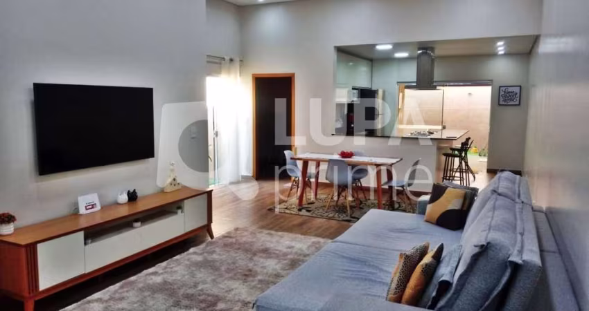 CASA COM 2 QUARTOS E 2 VAGAS DE GARAGEM À VENDA EM ATIBAIA