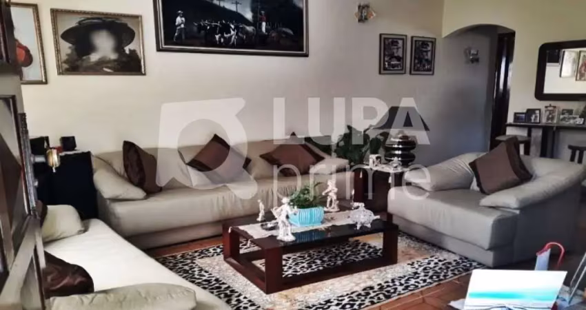 Casa com 3 quartos e 6 vagas de garagem à venda na vila maria alta