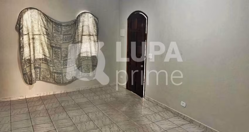 CASA COM 2 QUARTOS E 2 VAGAS DE GARAGEM À VENDA NA VILA SABRINA