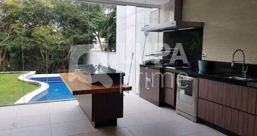 Sobrado espaçoso com 4 suítes e piscina á venda no jardim floresta