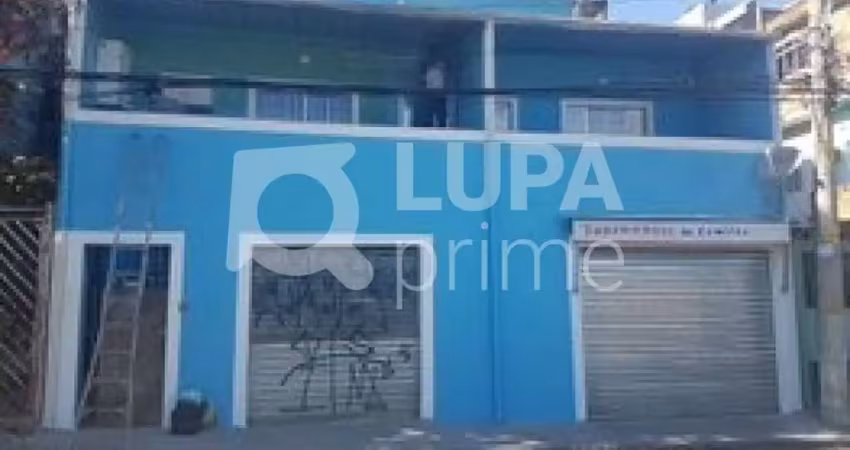 Sobrado com 6 casas à venda com 250 metros de área construída!
