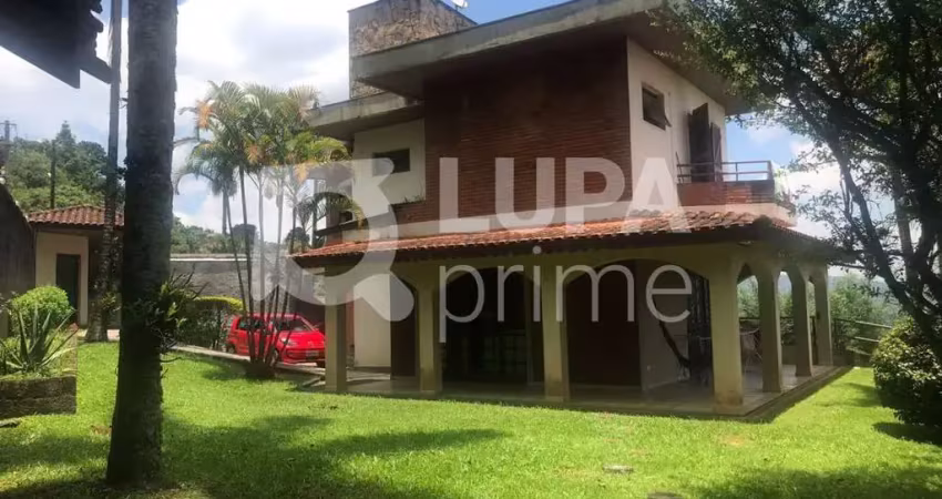Sobrado com 4 dormitórios sendo 1 suíte à venda em mairiporã!
