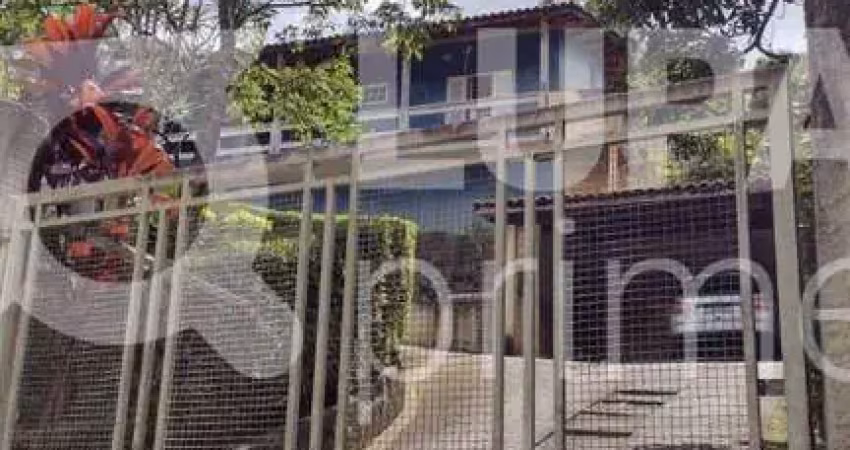 Casa Térrea com 3 dormitórios sendo 1 suíte á venda na Estrada Da Roseira