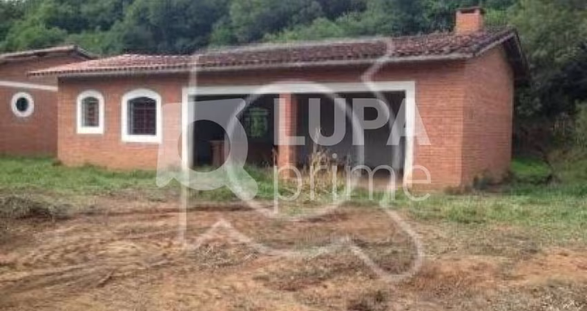 Sobrado à venda  no Morro Grande da Boa Vista!