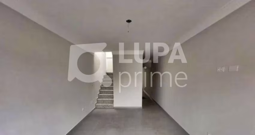 CASA COM 3 QUARTOS E 3 VAGAS DE GARAGEM À VENDA NA VILA GUSTAVO