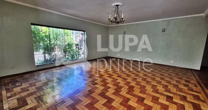 CASA COM 6 QUARTOS E 6 VAGAS DE GARAGEM À VENDA NA VILA MARIA ALTA