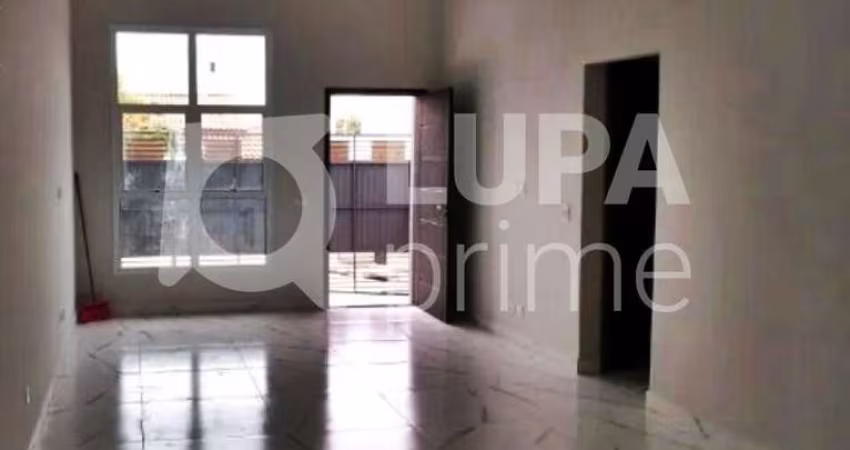 CASA COM 3 QUARTOS E 2 VAGAS DE GARAGEM À VENDA EM ATIBAIA
