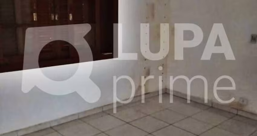 CASA COM 3 QUARTOS E 4 VAGAS DE GARAGEM À VENDA NO JARDIM PERI