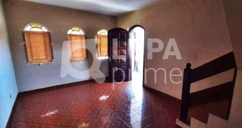 CASA COM 3 QUARTOS E 2 VAGAS DE GARAGEM À VENDA NA VILA MEDEIROS