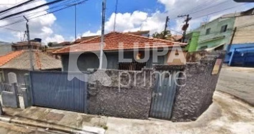 CASA COM 2 QUARTOS E 1 VAGA DE GARAGEM À VENDA NA VILA GUSTAVO
