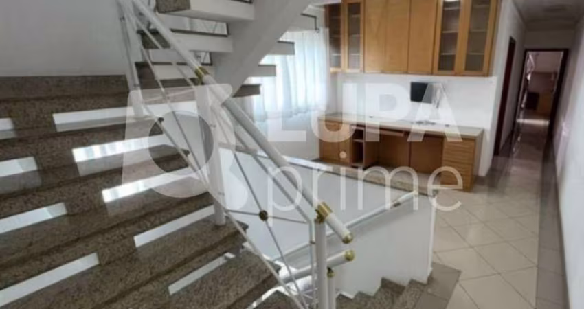 SOBRADO Á VENDA COM 3 DORMITORIOS SENDO 3 SUITES, COM PISCINA, NA VILA IRMÃOS ARNONI