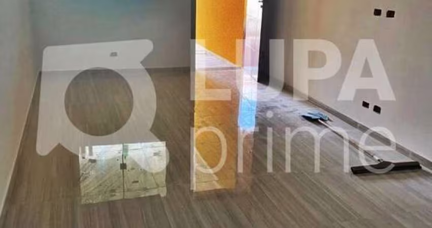CASA COM 3 QUARTOS E 2 VAGAS DE GARAGEM À VENDA NA VILA SABRINA