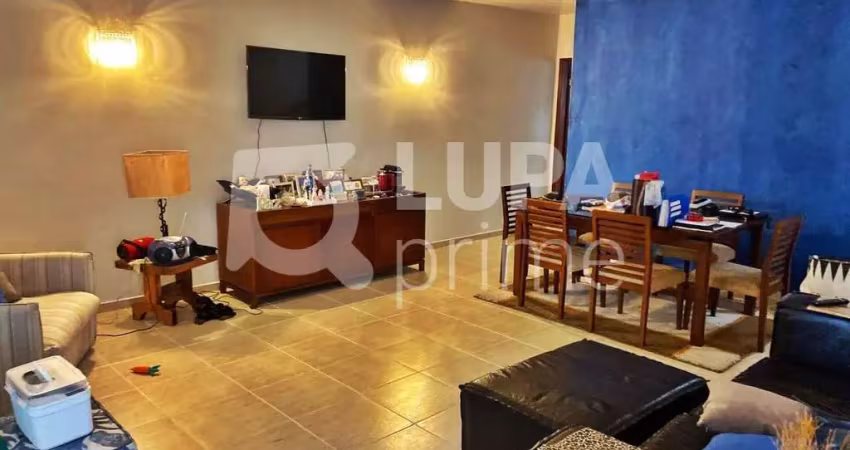 Casa com 3 quartos e 2 vagas de garagem à venda em santana