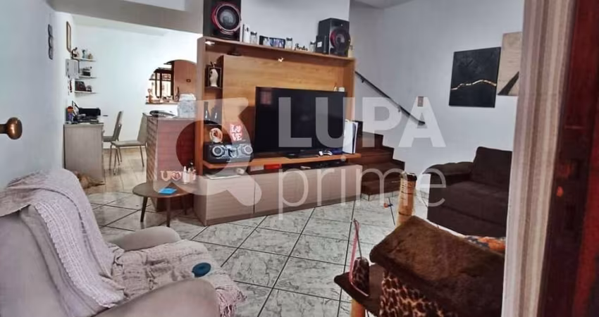 CASA COM 2 QUARTOS E 1 VAGA DE GARAGEM Á VENDA NA VILA CONSTANÇA