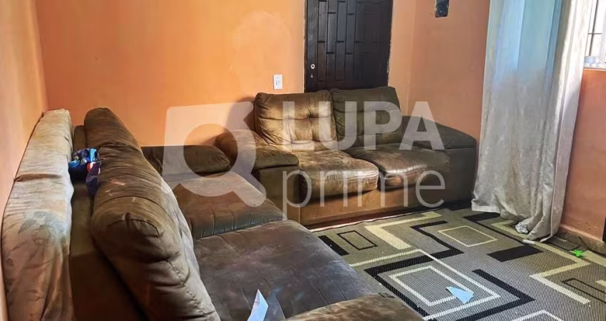 CASA COM 2 QUARTOS E 1 VAGA DE GARAGEM Á VENDA NA VILA MEDEIROS