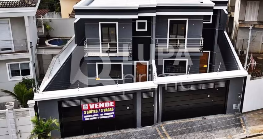 CASA COM 3 QUARTOS E 3 VAGAS DE GARAGEM À VENDA NO JARDIM GUAPIRA