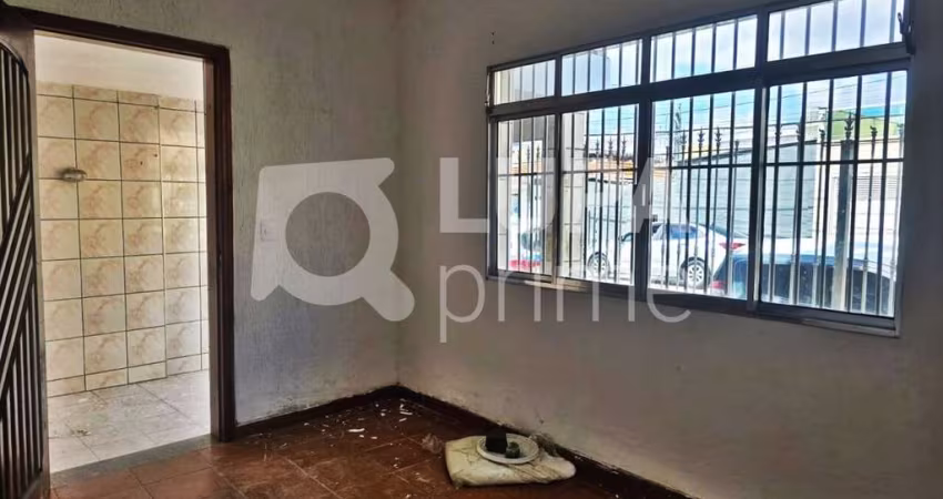 CASA COM 3 QUARTOS E 1 VAGA DE GARAGEM PARA LOCAÇÃO NA VILA SABRINA