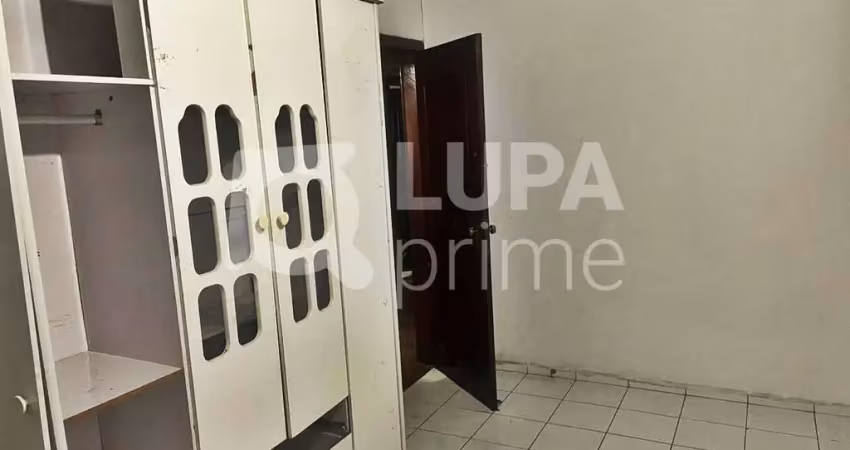 Casa com 2 quartos e 4 vagas de garagem à venda na vila maria