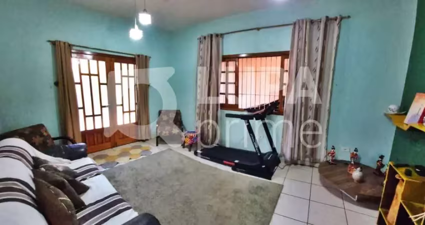 Casa com 2 quartos e 4 vagas de garagem à venda no parque edu chaves