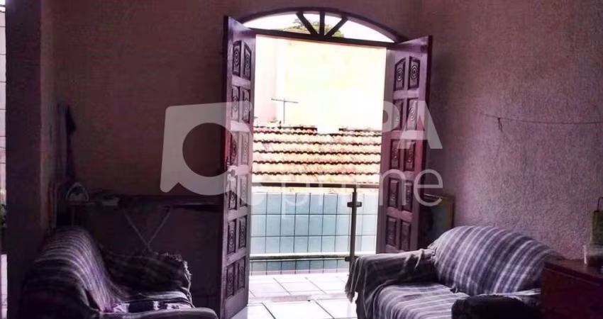 CASA COM 3 QUARTOS E 4 VAGAS DE GARAGEM Á VENDA NO CARRÃO