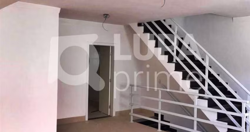 CASA COM 3 QUARTOS E 4 VAGAS DE GARAGEM À VENDA NA VILA FORMOSA