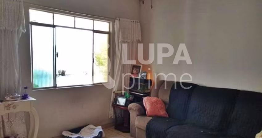CASA COM 3 QUARTOS E 1 VAGA DE GARAGEM À VENDA NO CARRÃO