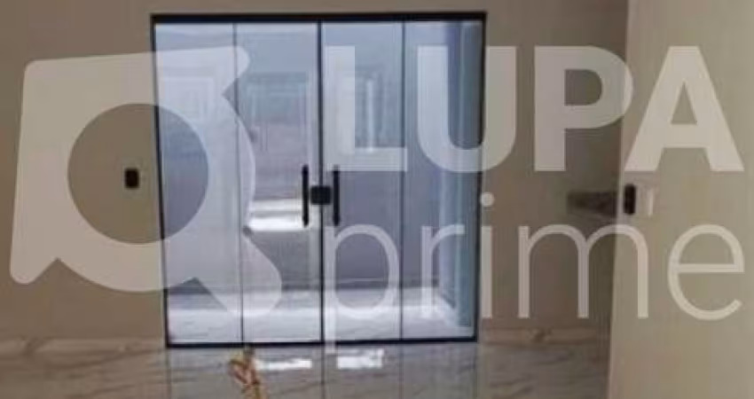 CASA COM E QUARTOS E 2 VAGAS DE GARAGEM À VENDA NO TATUAPÉ