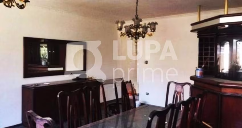 CASA COM 3 QUARTOS E 4 VAGAS DE GARAGEM PARA LOCAÇÃO NA VILA GUILHERME