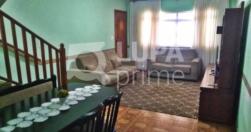 CASA COM 3 QUARTOS E 2 VAGAS DE GARAGEM À VENDA NO JARDIM ARICANDUVA