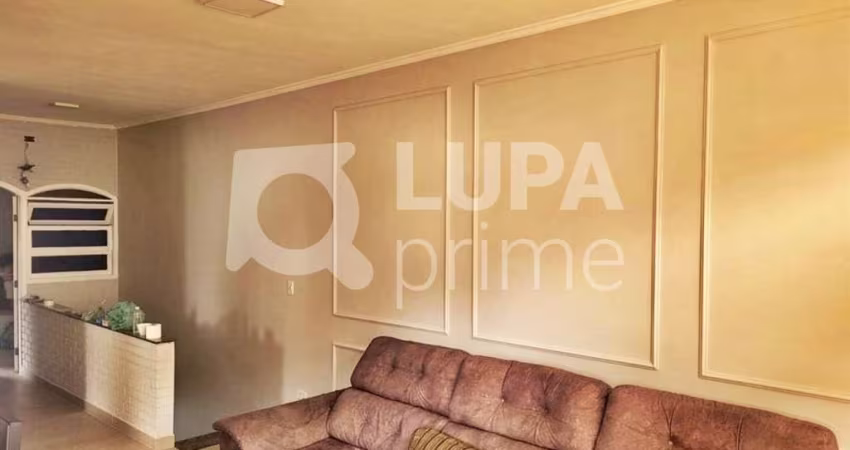 CASA COM 3 QUARTOS E 5 VAGAS DE GARAGEM À VENDA NA PARADA INGLESA